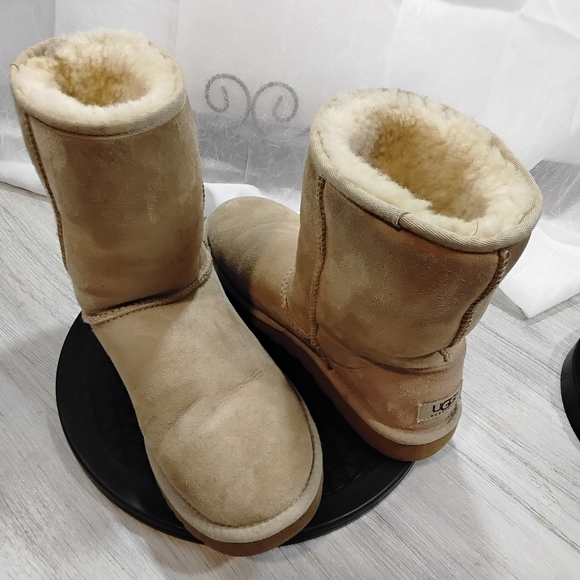 UGG Womens Classic Short Natural Sand Boots Booties Wool Fleece Lining SIZE 9 - Picture 13 of 13